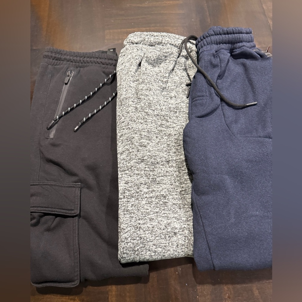 3-Piece Men Joggers Size S
USED in great condition